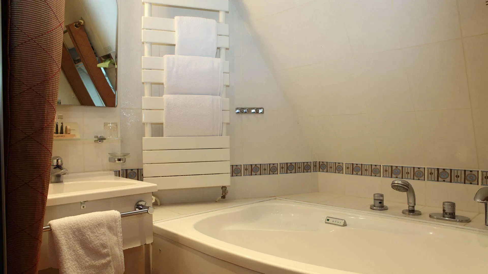 Queens Boutique Hotel 3*